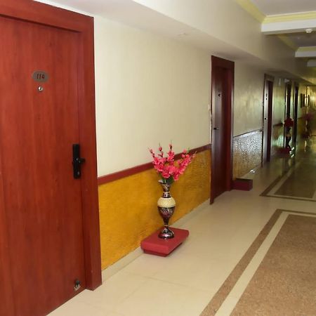 Hotel Shiv International Bhachau ภายนอก รูปภาพ