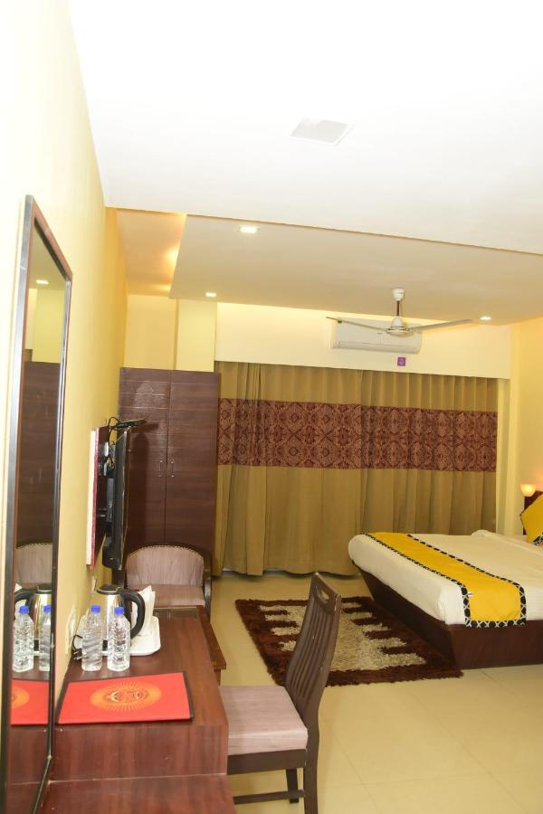 Hotel Shiv International Bhachau ภายนอก รูปภาพ
