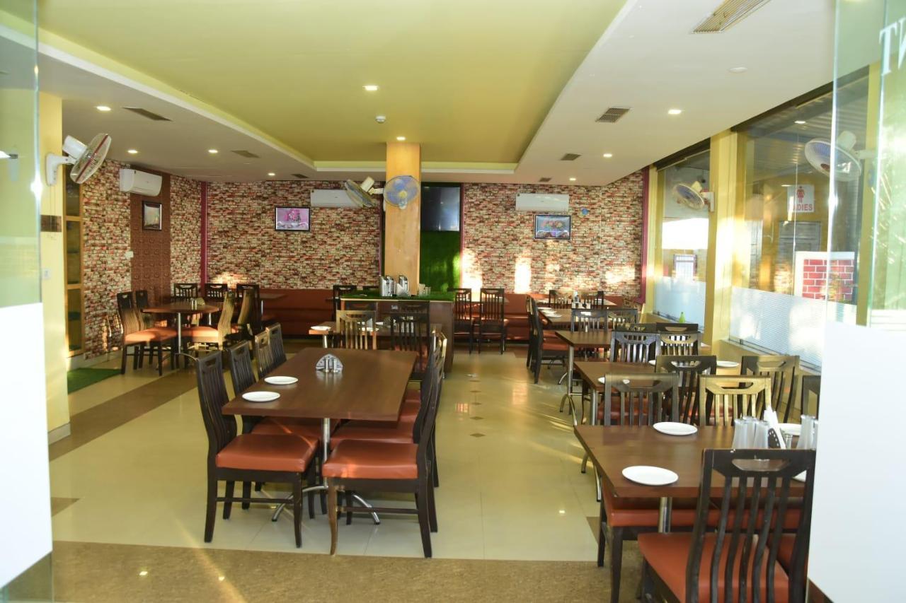 Hotel Shiv International Bhachau ภายนอก รูปภาพ