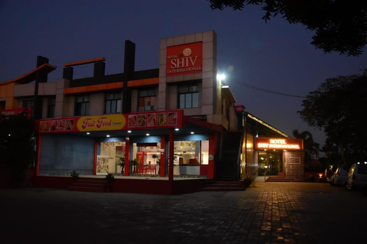 Hotel Shiv International Bhachau ภายนอก รูปภาพ