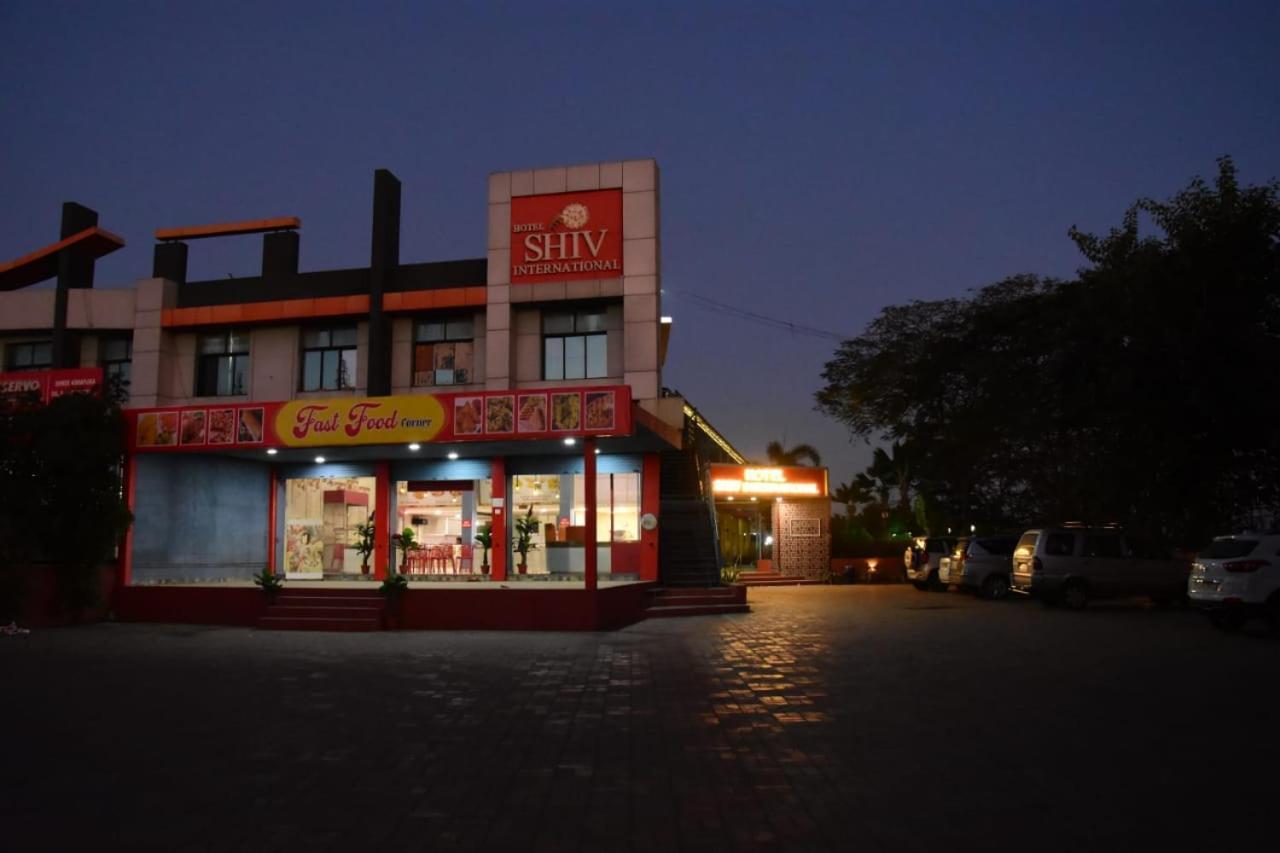 Hotel Shiv International Bhachau ภายนอก รูปภาพ