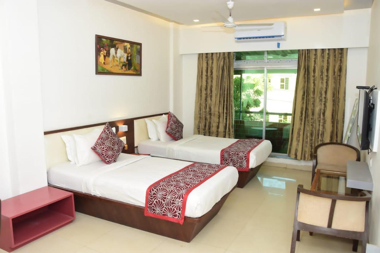 Hotel Shiv International Bhachau ภายนอก รูปภาพ