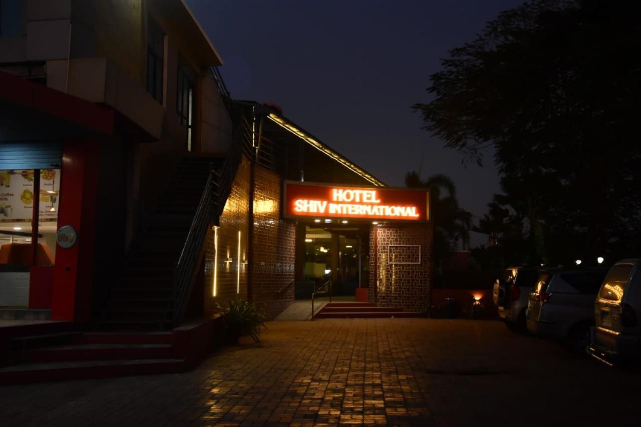 Hotel Shiv International Bhachau ภายนอก รูปภาพ