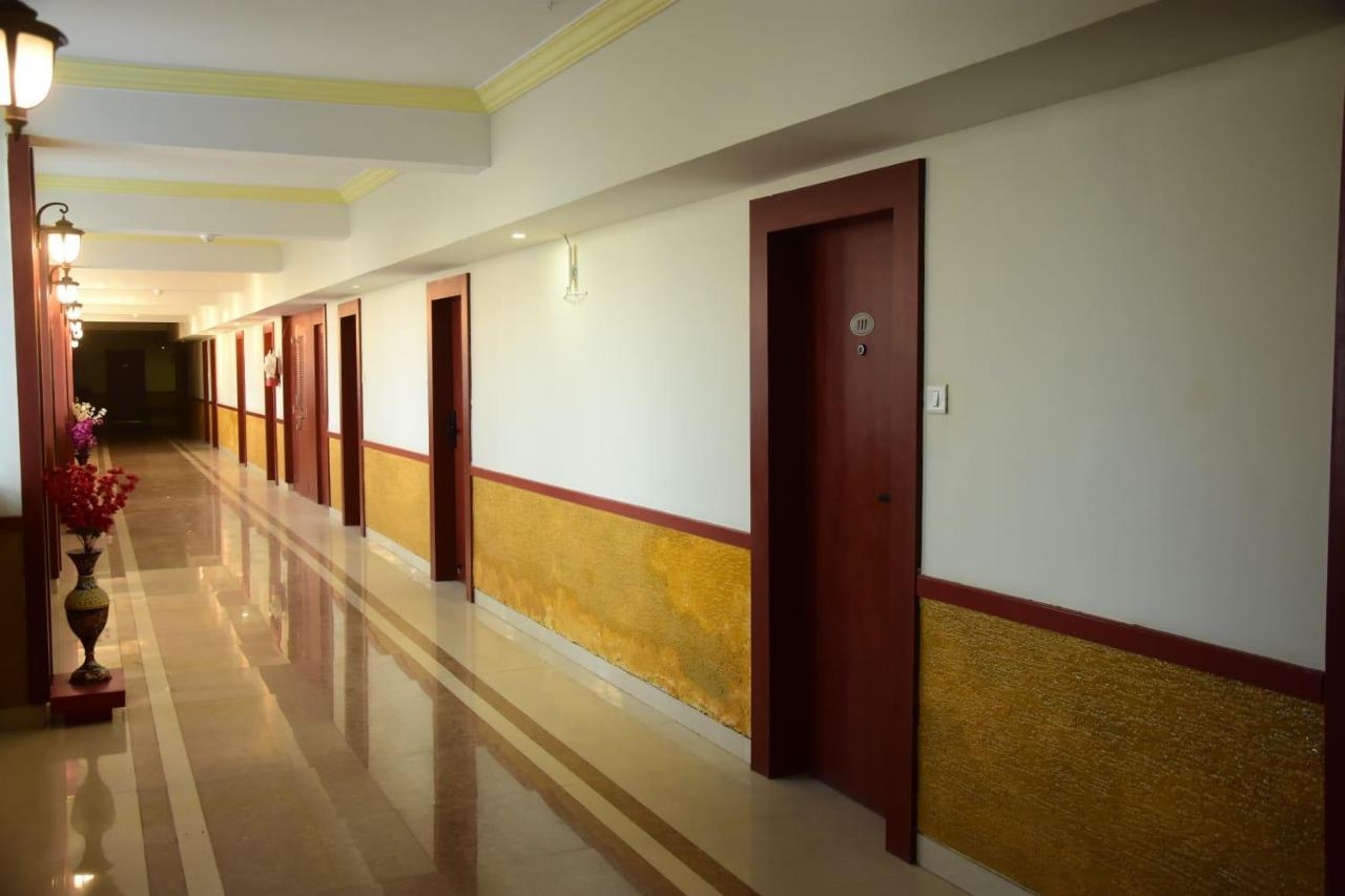 Hotel Shiv International Bhachau ภายนอก รูปภาพ