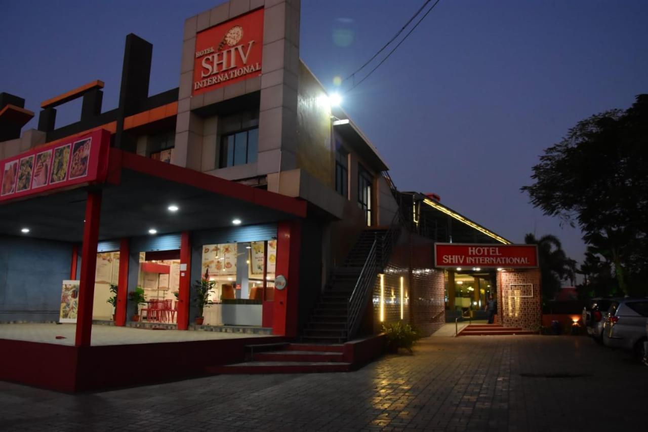 Hotel Shiv International Bhachau ภายนอก รูปภาพ