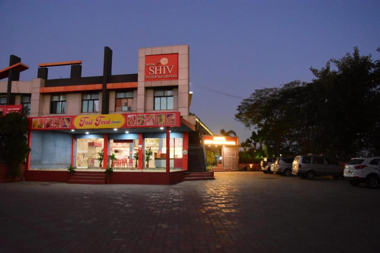 Hotel Shiv International Bhachau ภายนอก รูปภาพ
