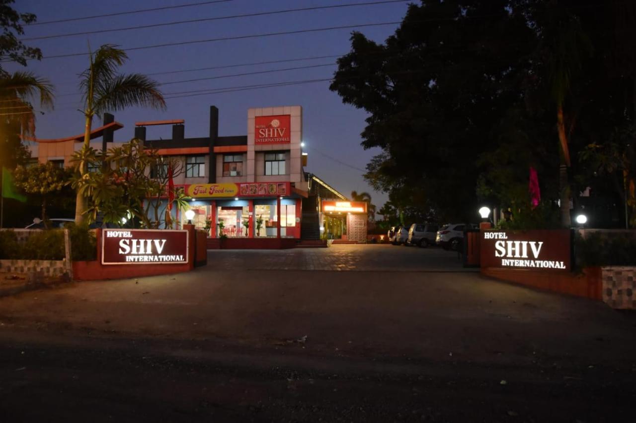 Hotel Shiv International Bhachau ภายนอก รูปภาพ